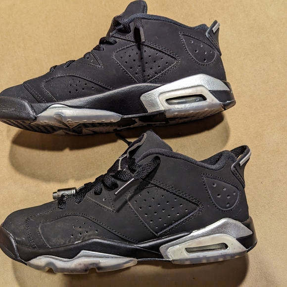 Jordan 6 Black Metallic - Picture 2 of 6